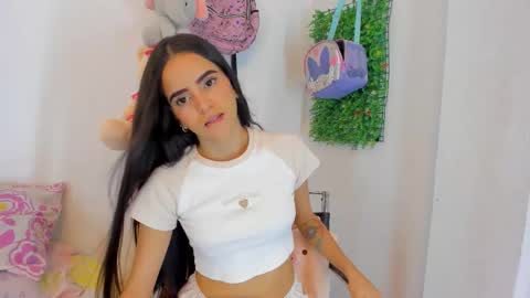 Snapshot of emilyclay_1 chatting on October 20, 9:53 pm Sweet Emily online show from October 20, 9:53 pm