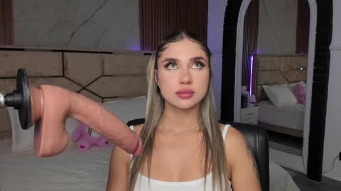 Emily Hendrix online show from March 4, 7:32 pm