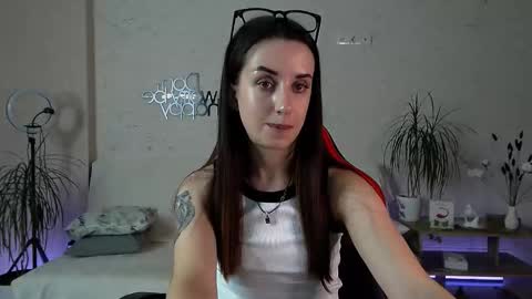 Snapshot of emilylayer chatting on October 25, 12:55 am Emyli online show from October 25, 12:55 am
