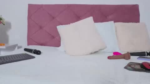 emily rousse online show from February 17, 11:04 pm