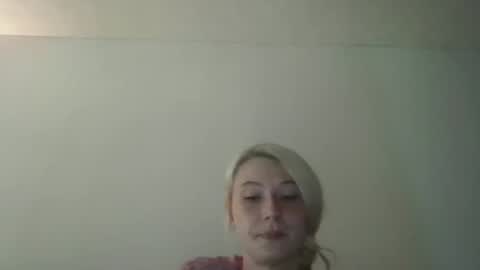 Snapshot of emilywarren296 chatting on October 20, 2:33 pm emilywarren296 online show from October 20, 2:33 pm