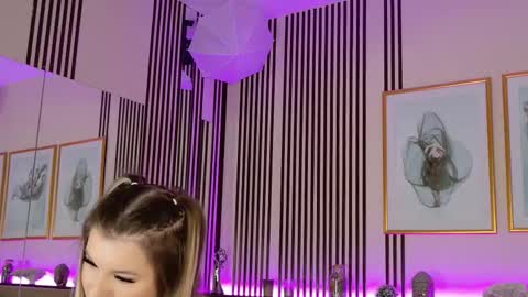 EmilyWess online show from February 25, 7:17 pm