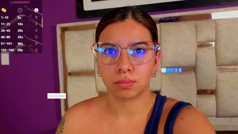 emilyy_cooperr online show from April 9, 12:11 pm