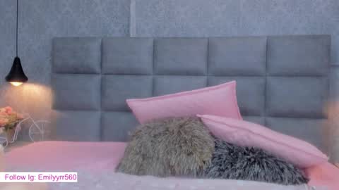 emilyy_r online show from March 30, 7:14 pm