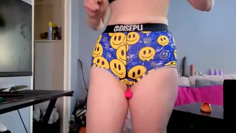 emliyjamesmjb online show from November 13, 11:35 am