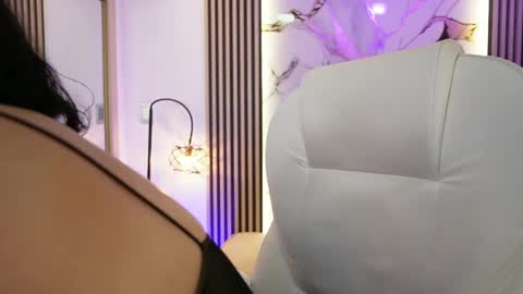 emma__walkerr_ online show from April 18, 7:58 pm