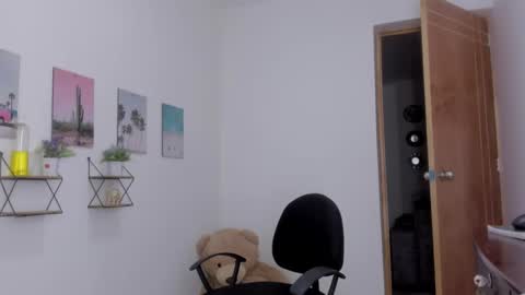 whises lits        online show from February 5, 5:49 pm