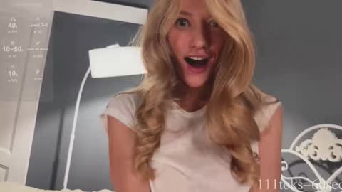 Emma Voss online show from October 18, 11:36 am