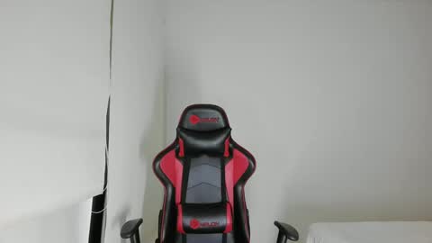 Snapshot of emma_lovv chatting on February 24, 12:20 am Emma 3 online show from February 24, 12:20 am