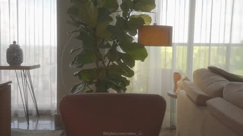 Snapshot of emma_lu1 chatting on December 17, 4:53 pm emma_lu1 online show from December 17, 4:53 pm