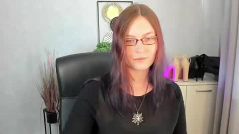 emma online show from July 16, 10:40 am