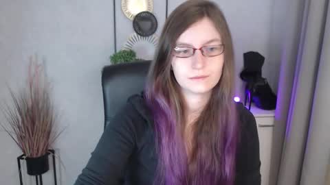 emma online show from November 19, 6:46 am