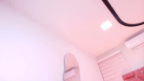 emma online show from November 17, 12:52 pm