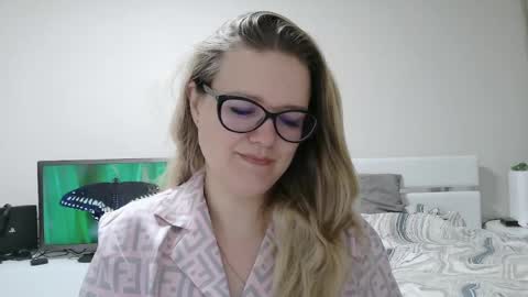 emma_misty_ online show from March 18, 8:15 pm