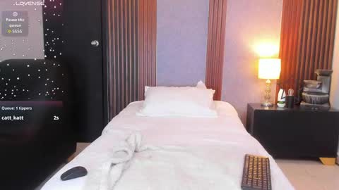 Emma Ucros online show from April 28, 10:03 pm