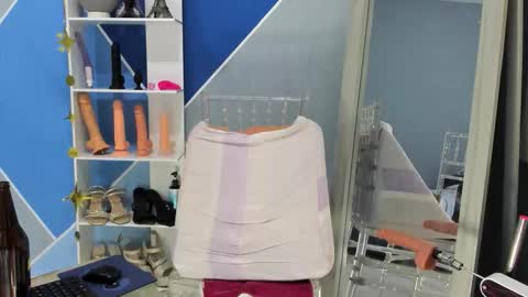 Emma Ucros online show from December 18, 11:22 pm