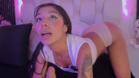 emmaa00_ online show from March 28, 6:09 pm