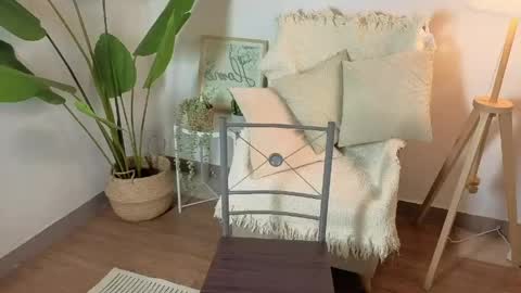 emmaa__9 online show from May 12, 4:05 pm