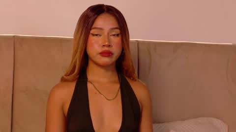 E M M A  online show from April 6, 4:19 pm