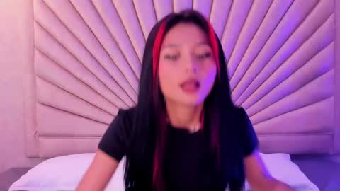 Snapshot of emmaduff_ chatting on September 26, 12:57 pm           online show from September 26, 12:57 pm