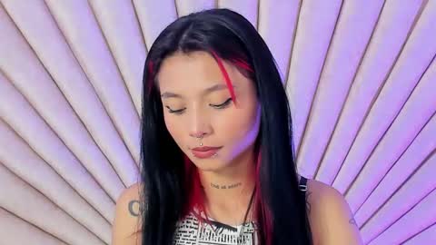 Snapshot of emmaduff_ chatting on October 1, 12:26 pm           online show from October 1, 12:26 pm