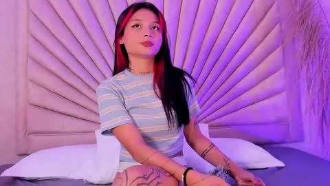 Snapshot of emmaduff_ chatting on September 25, 12:34 pm           online show from September 25, 12:34 pm