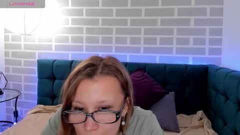 Emma 3 online show from February 3, 6:22 am