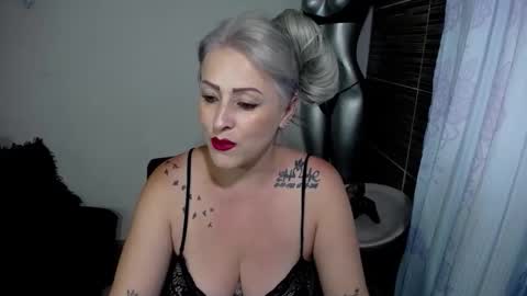 Emma online show from April 13, 8:35 pm