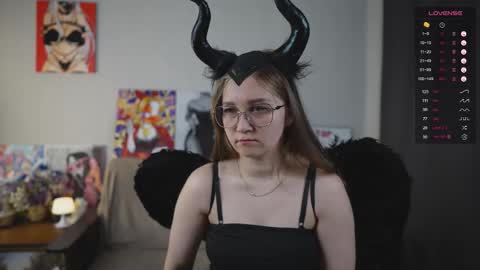 Mia online show from November 6, 3:37 pm