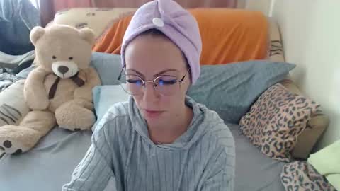 Snapshot of emmatoo95 chatting on September 28, 2:04 pm Emmatoo online show from September 28, 2:04 pm
