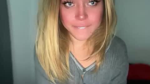 YourDreamGirl Emma  online show from April 5, 8:28 pm