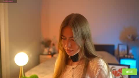 emmiellee online show from June 8, 9:43 am