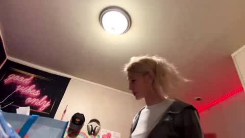 emmwarr1514 online show from March 5, 6:01 pm