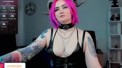 Snapshot of emmybrightj_ chatting on January 29, 7:57 am Emmy Bright     50  online show from January 29, 7:57 am