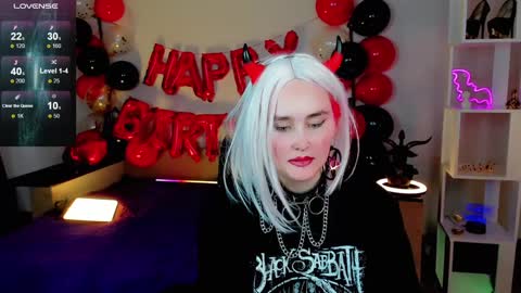 Snapshot of emmybrightj_ chatting on February 6, 8:07 am Emmy Bright     50  online show from February 6, 8:07 am
