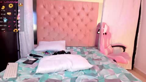 Snapshot of emy_bw chatting on February 9, 5:50 am Emy New profile my other account was suspended follow me online show from February 9, 5:50 am