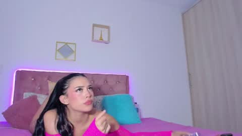 Snapshot of emy_colee chatting on September 17, 5:11 am Emy online show from September 17, 5:11 am