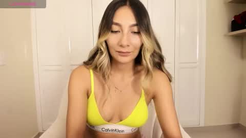 emyconneer online show from February 6, 1:31 am