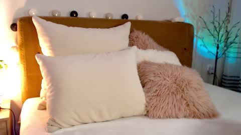 Enchanti online show from October 14, 3:37 pm