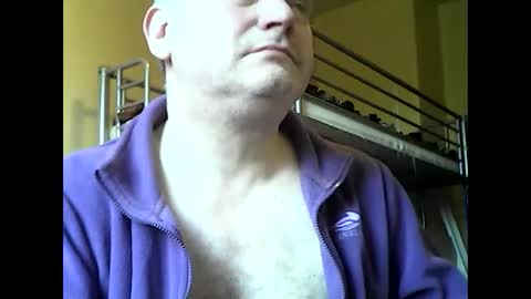 Snapshot of englishguysurrey chatting on December 6, 10:00 am englishguysurrey online show from December 6, 10:00 am