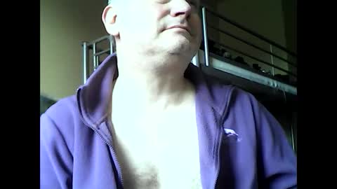 Snapshot of englishguysurrey chatting on December 3, 10:56 am englishguysurrey online show from December 3, 10:56 am