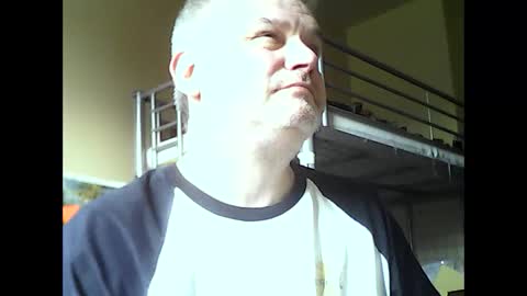 Snapshot of englishguysurrey chatting on October 2, 12:26 pm englishguysurrey online show from October 2, 12:26 pm