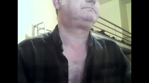 Snapshot of englishguysurrey chatting on February 6, 6:13 pm englishguysurrey online show from February 6, 6:13 pm