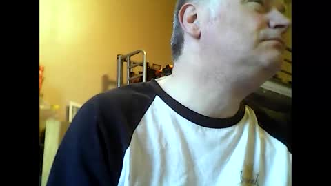 Snapshot of englishguysurrey chatting on September 18, 6:06 am englishguysurrey online show from September 18, 6:06 am