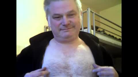 Snapshot of englishguysurrey chatting on January 9, 8:13 am englishguysurrey online show from January 9, 8:13 am