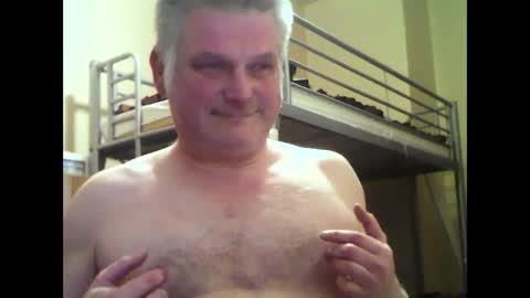 Snapshot of englishguysurrey chatting on February 26, 10:26 pm englishguysurrey online show from February 26, 10:26 pm