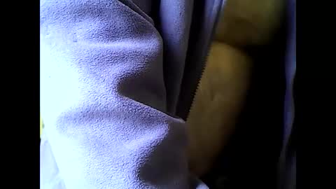 Snapshot of englishguysurrey chatting on December 5, 9:44 am englishguysurrey online show from December 5, 9:44 am