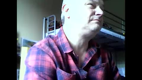 Snapshot of englishguysurrey chatting on September 16, 9:23 am englishguysurrey online show from September 16, 9:23 am