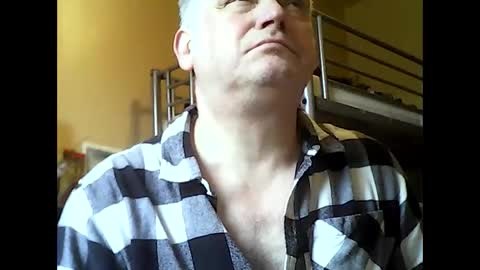 Snapshot of englishguysurrey chatting on October 7, 7:48 am englishguysurrey online show from October 7, 7:48 am