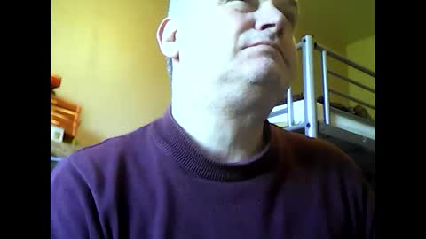 Snapshot of englishguysurrey chatting on September 22, 9:02 am englishguysurrey online show from September 22, 9:02 am